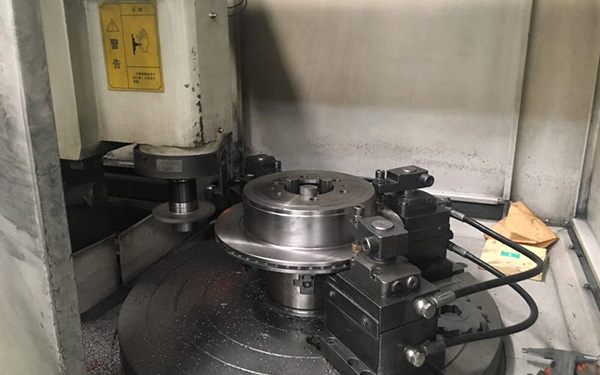 廠家生產(chǎn)設(shè)備:動(dòng)平衡切削一體機(jī) 廠家生產(chǎn)設(shè)備:動(dòng)平衡切削一體機(jī)