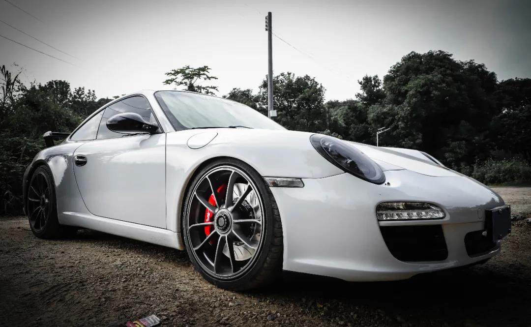 保時捷911 剎車改裝升級 VINIC M60大六剎車套裝，剎車更加線性有力！
