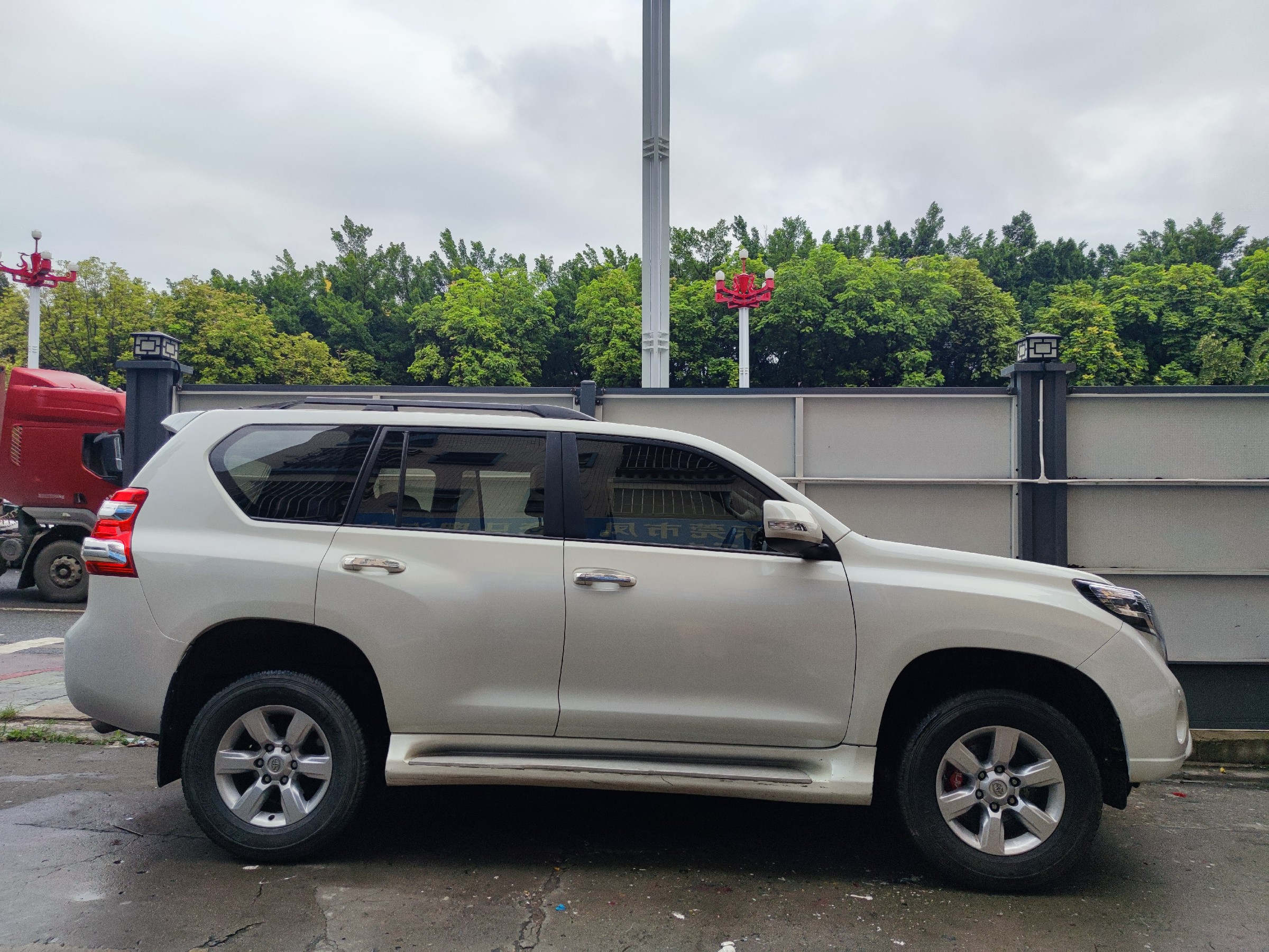 改裝日記丨一車(chē)傳三代！豐田普拉多 剎車(chē)改裝升級(jí)VINIC RT6 大六活塞套裝